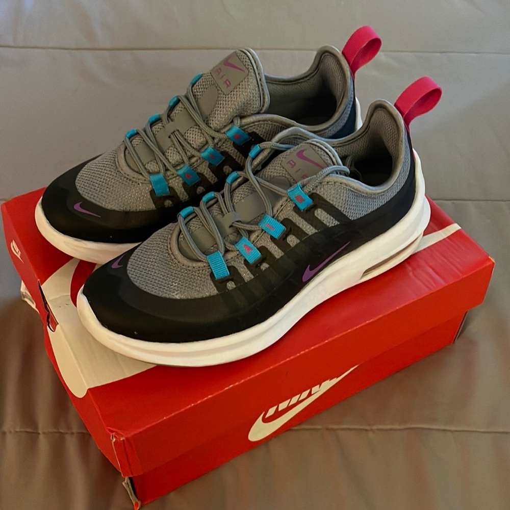 Nike Air Max Axis (Little Kid)